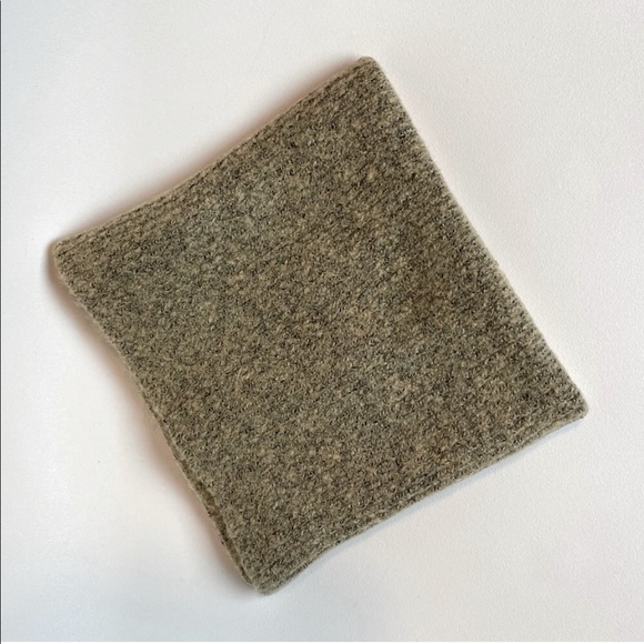 Beige Winter set - Hat, Gloves and Scarf - Picture 4 of 4